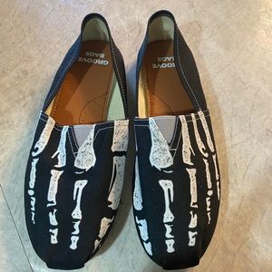 Skeleton shoes